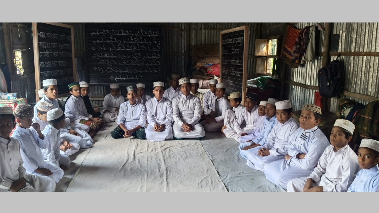 সাঁথিয়ায় এনসিপির আয়োজনে খালেদা জিয়ার দোয়া ও খাবার বিতরণ