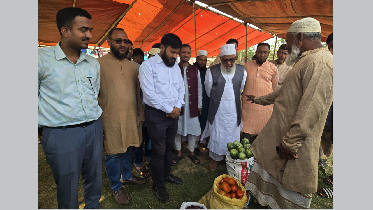 সাতকানিয়ায় কৃষকের বাজার উদ্বোধন করলেন শাহজাহান চৌধুরী এমপি