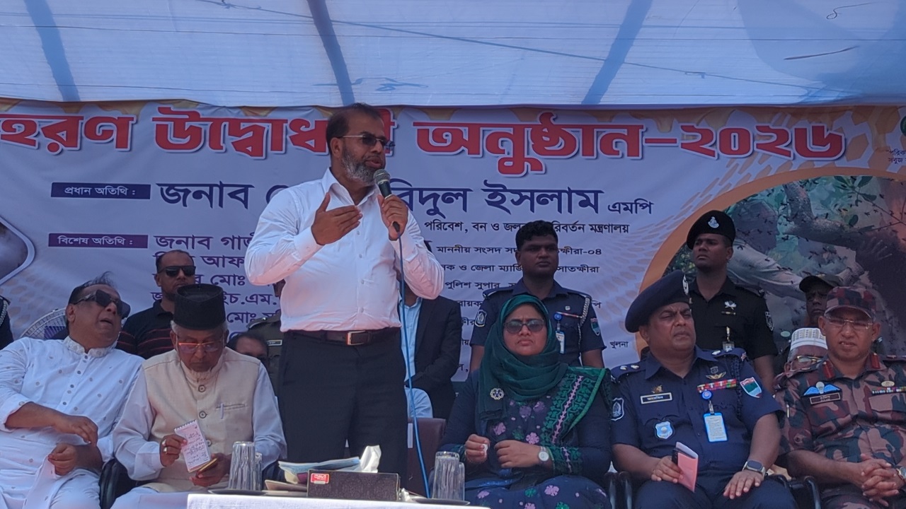 সুন্দরবন সংলগ্ন বুড়িগোয়ালিনী ফরেস্ট সরকারি প্রাথমিক বিদ্যালয়ের মাঠে বন প্রতিমন্ত্রী শেখ ফরিদুল ইসলাম