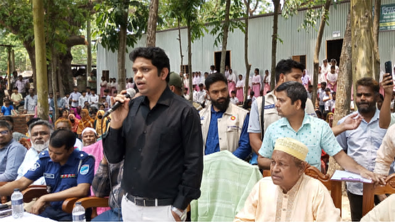 সাটুরিয়ায় বিদ্যালয় স্থানান্তরের তদন্তে উপজেলা কর্মকর্তারা