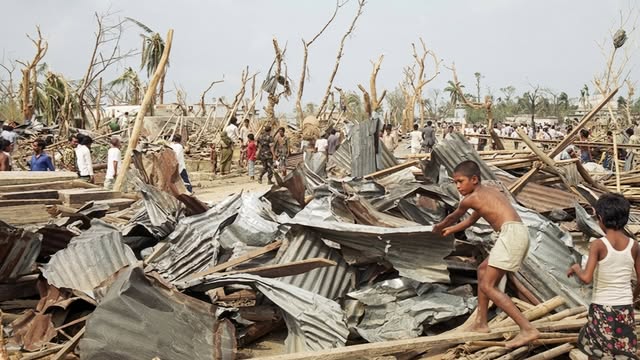 লণ্ডভণ্ড ঘরবাড়ি