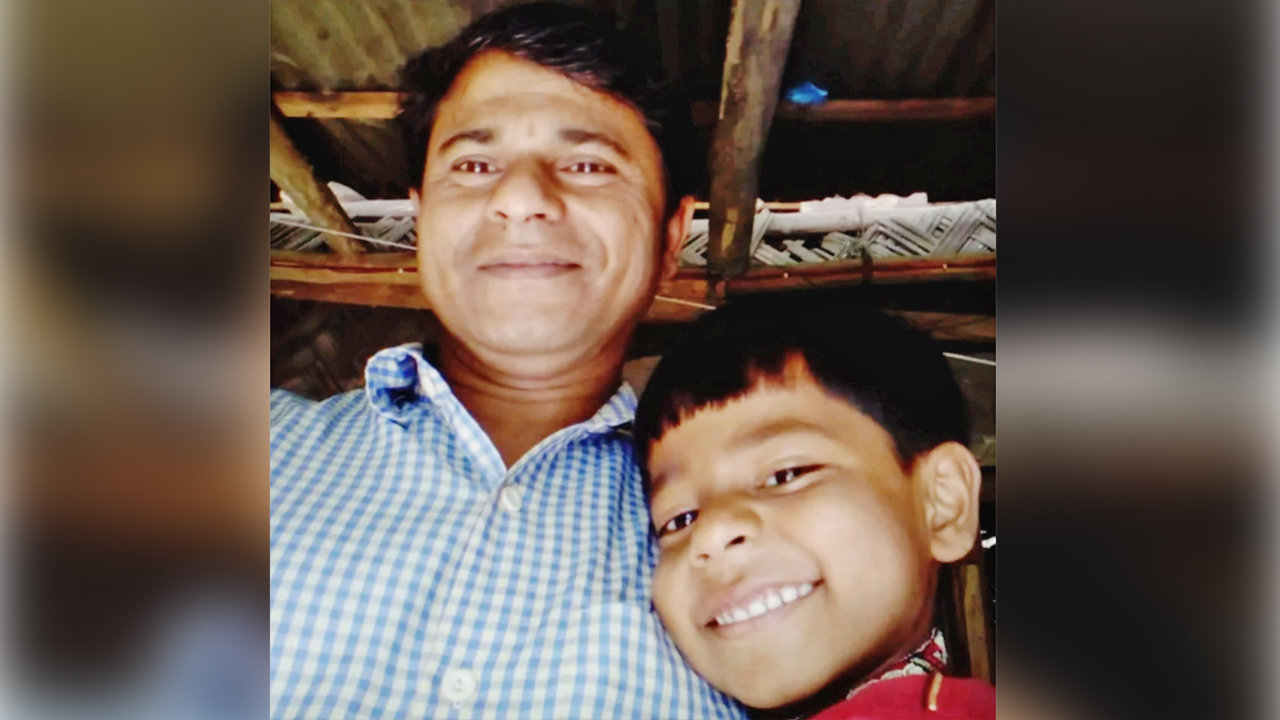 বাবা অলি উল্লাহ রণীর সাথে ছেলে নুরে ইলাহি নাহিদ (১৩)