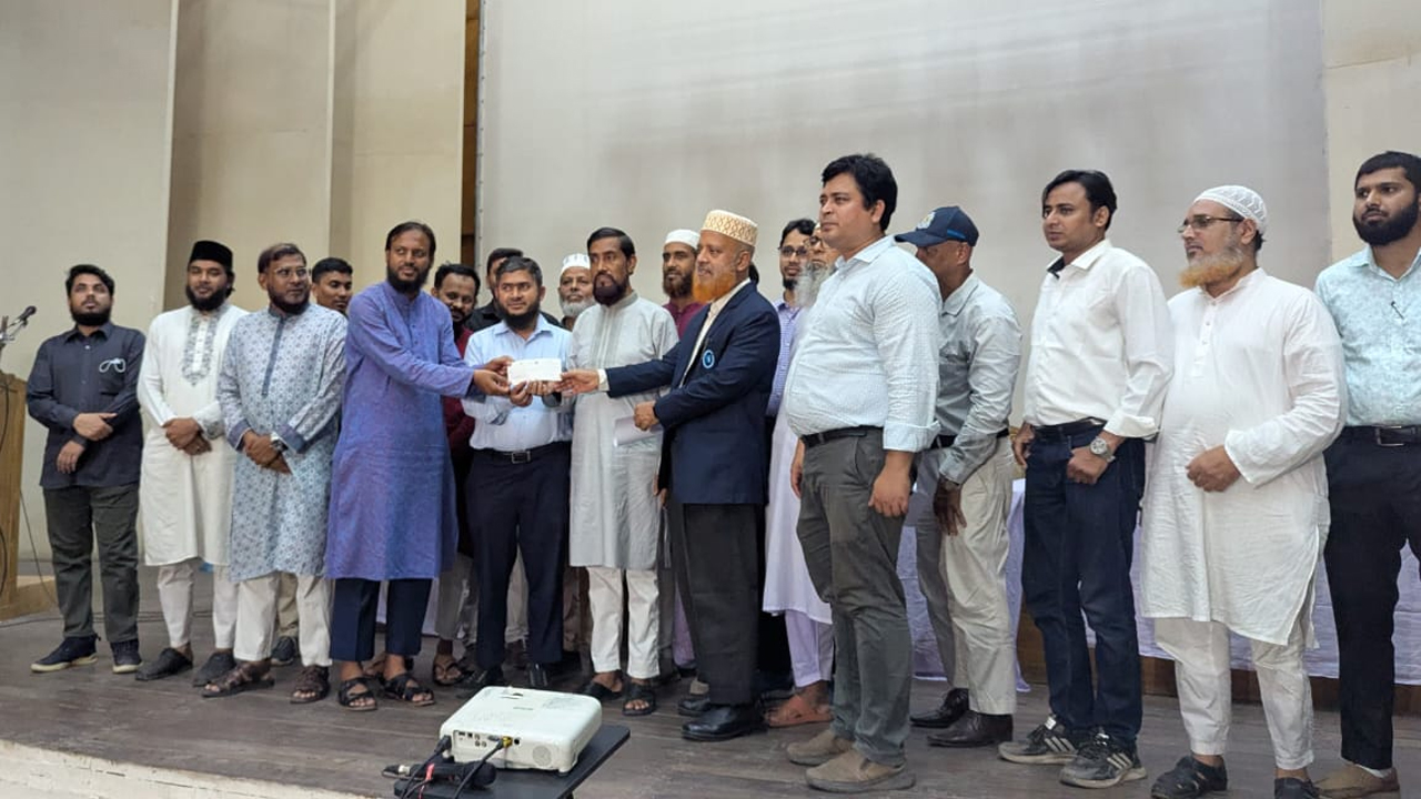 মহাখালী ক্যান্সার হাসপাতালে এক কোটি টাকার অনুদান হস্তান্তর করেছে জামায়াত