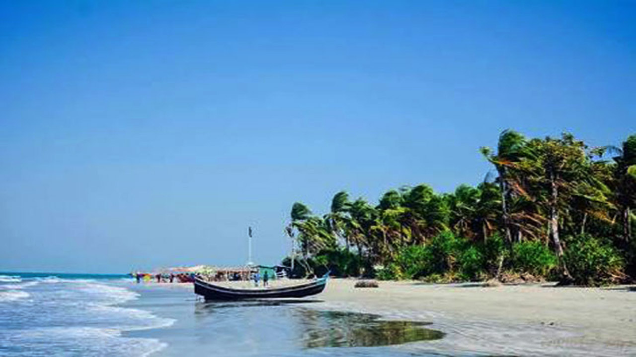 সেন্টমার্টিন সমুদ্র উপকূলে কোস্টগার্ডের অভিযান