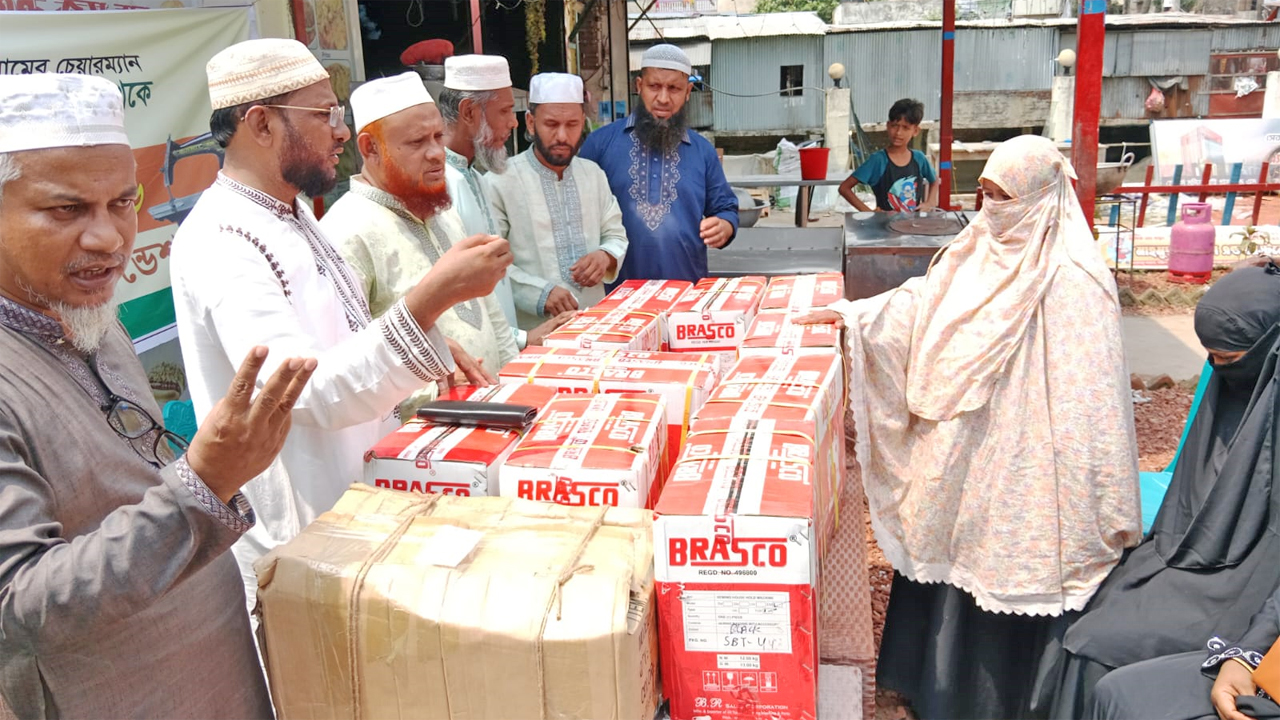 কসবায় সেলাই মেশিন বিতরণ কার্যক্রম উদ্বোধন