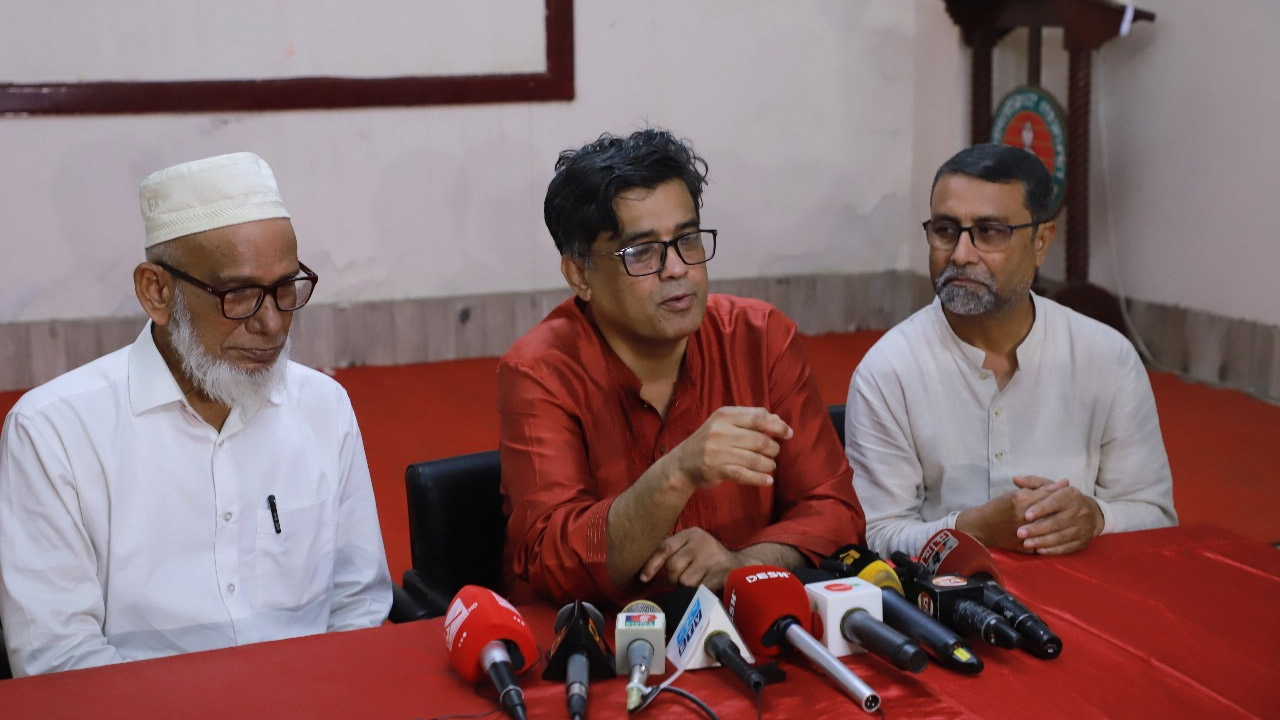 বক্তব্য রাখছেন শফিকুল আলম