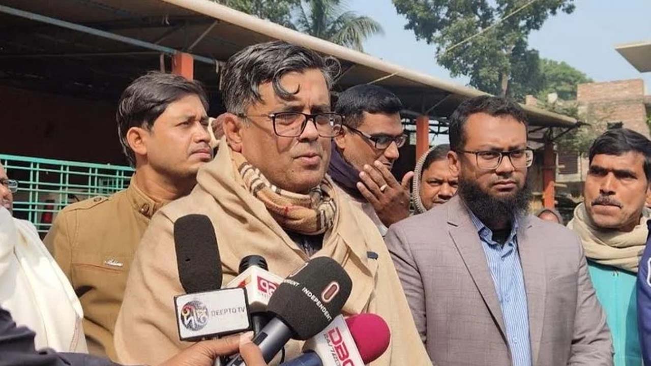 মাগুরায় চঞ্চল গোসাইয়ের আশ্রম পরিদর্শনকালে বক্তব্য দেন প্রধান উপদেষ্টার প্রেস সচিব শফিকুল আলম