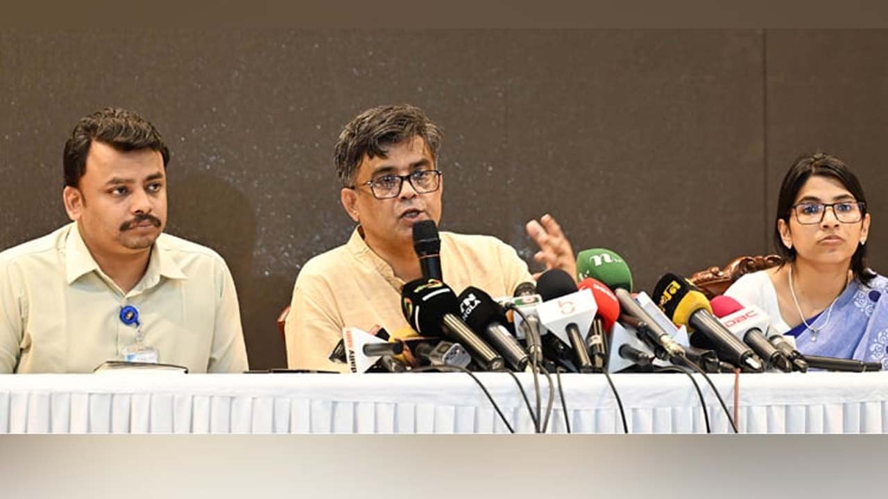 নির্বাচনী প্রস্তুতি সংক্রান্ত উচ্চপর্যায়ের বৈঠক নিয়ে প্রেস সচিব শফিকুল আলমের ব্রিফিং