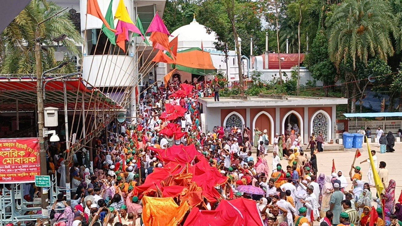 শাহজালালের মাজারে ওরস শুরু, শুক্রবার ভোরে আখেরি মোনাজাত
