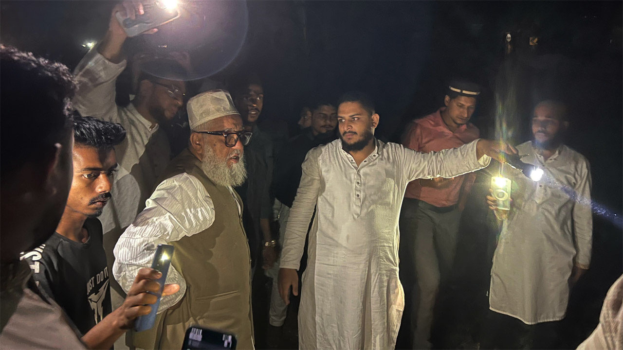 লোহাগাড়ায় টংগাবতি খাল পরিদর্শনে শাহজাহান চৌধুরী