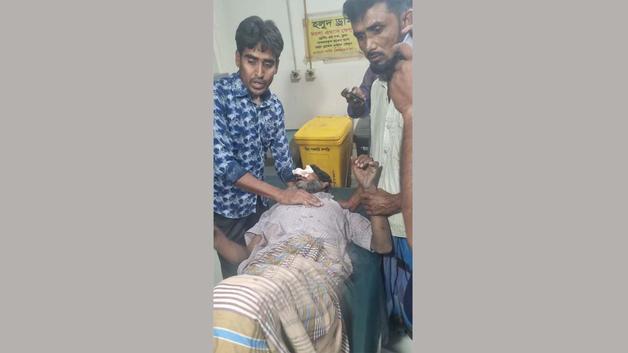 দুই গ্রুপের সংঘর্ষে আহতরা