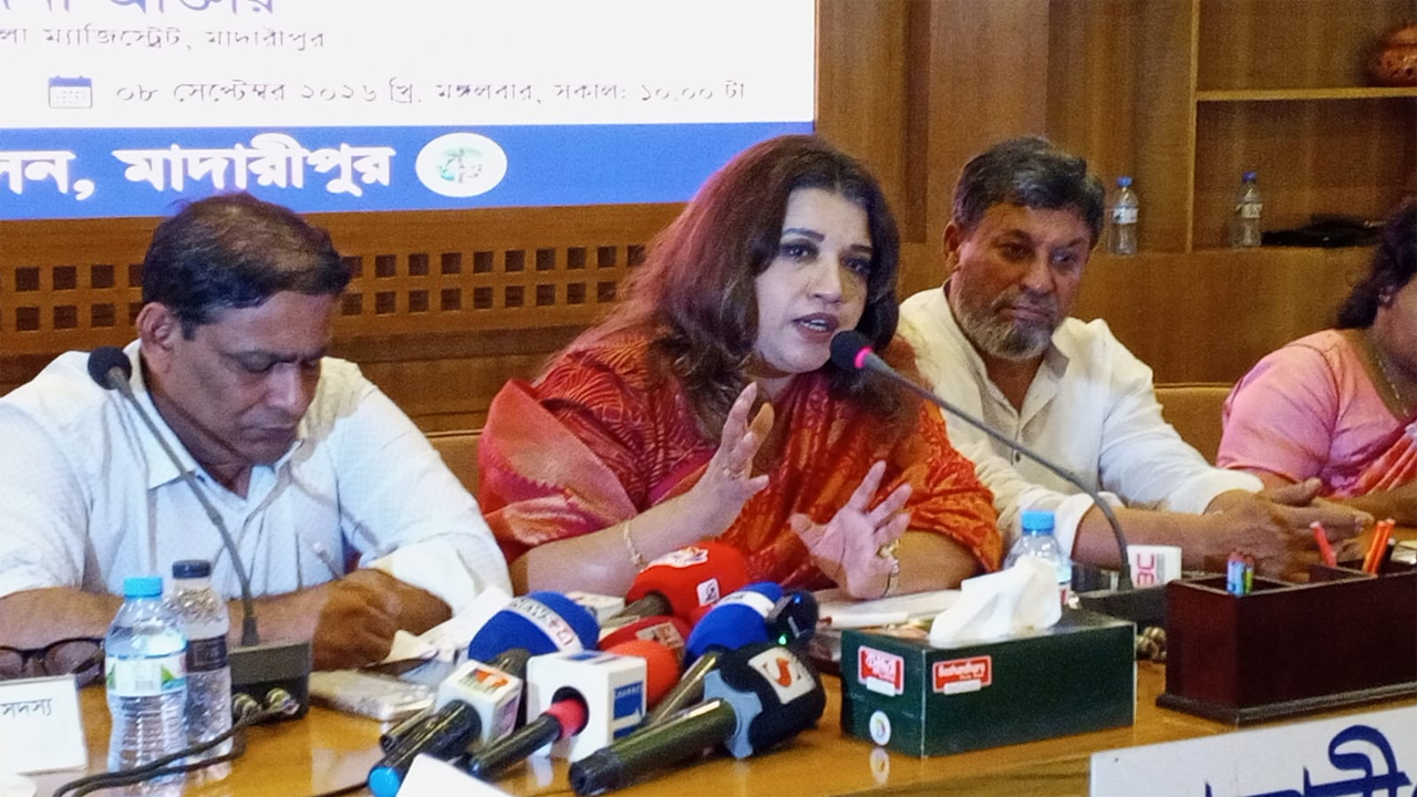 প্রধান অতিথির বক্তব্য দিচ্ছেন পররাষ্ট্র প্রতিমন্ত্রী শামা ওবায়েদ