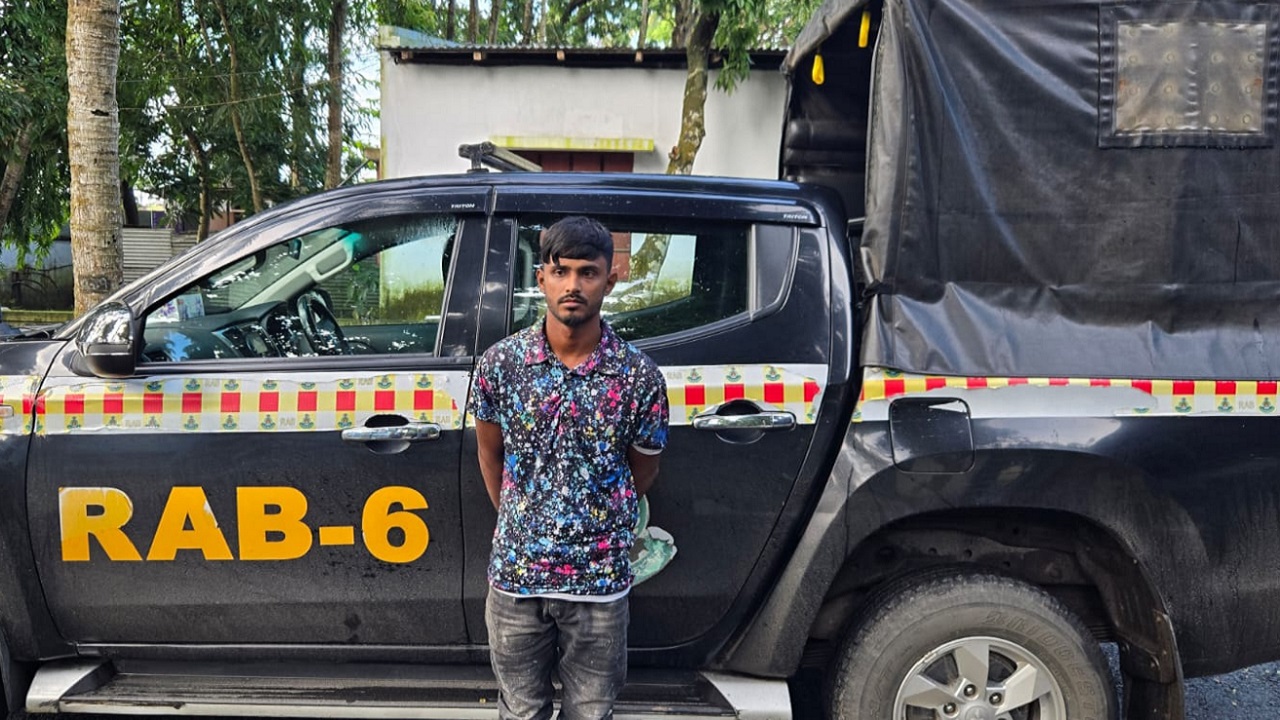 লালমোহনে আকিমজান হত্যার প্রধান আসামি সাতক্ষীরায় র‍্যাবের হাতে আটক