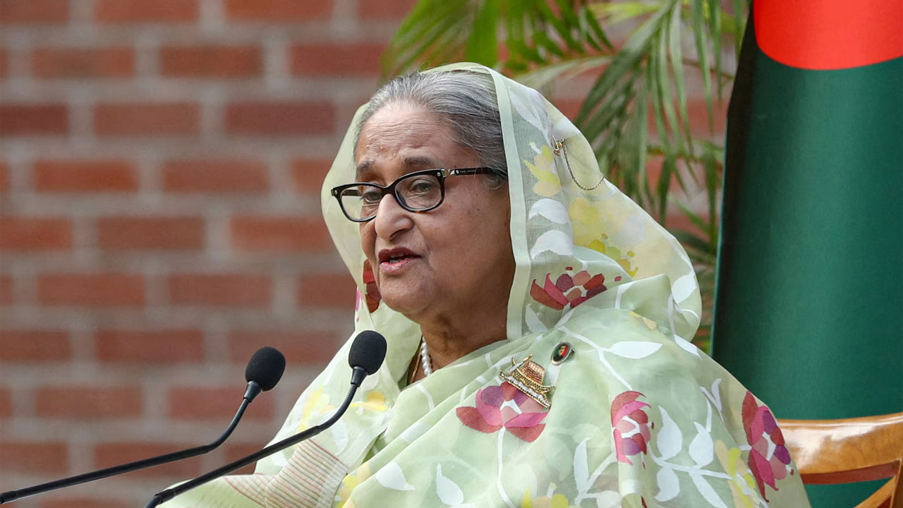 ক্ষমতাচ্যুত প্রধানমন্ত্রী শেখ হাসিনা