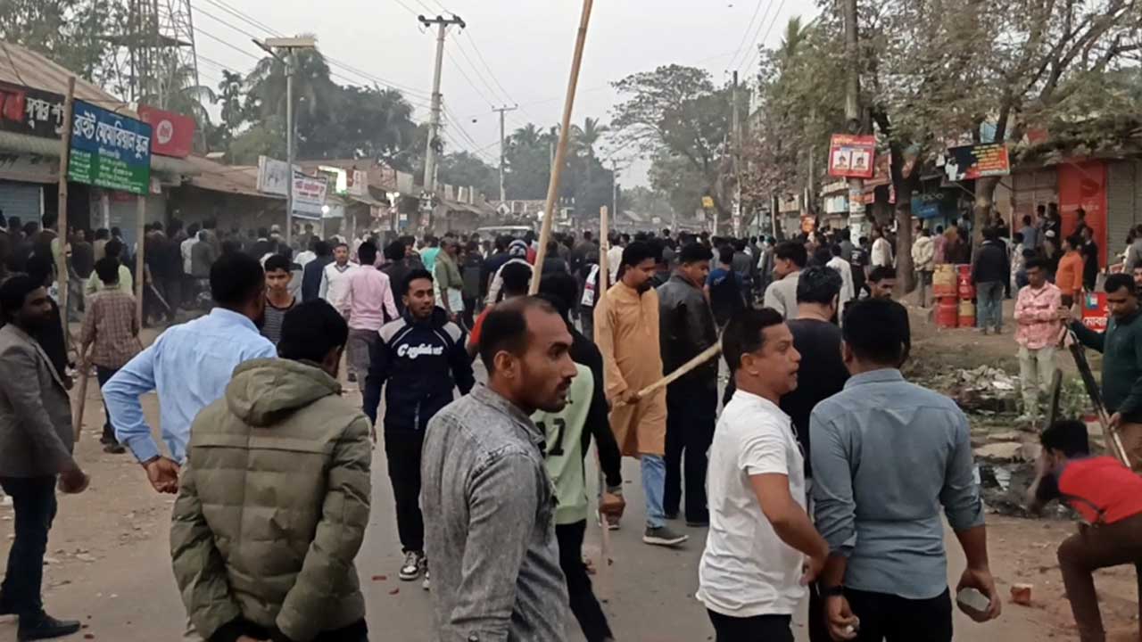 শেরপুরের ঝিনাইগাতীতে তুচ্ছ ঘটনায় বিএনপি-জাময়াত কর্মীদের মধ্যে সংঘর্ষ হয়