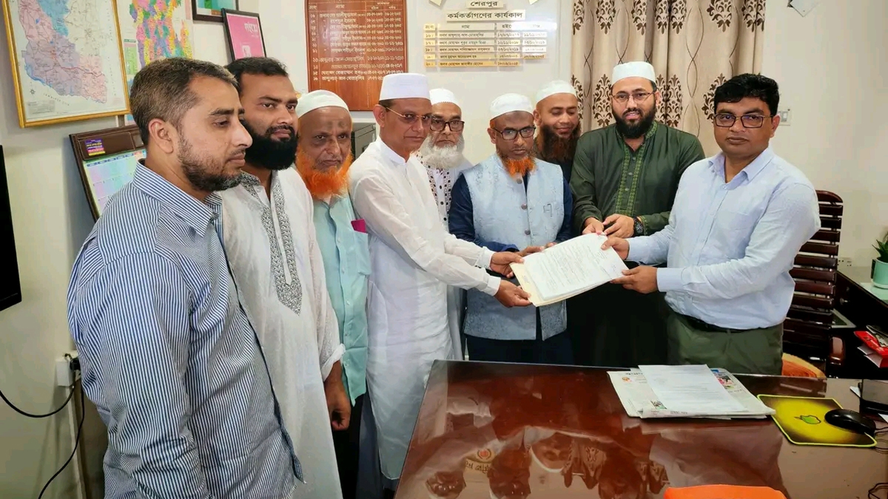 জেলা রিটার্নিং কর্মকর্তা মো. জাহাঙ্গীর হোসেনের কাছে তিনি মনোনয়নপত্র জমা দেন শেরপুর-৩ (শ্রীবরদী-ঝিনাইগাতী) আসনের উপনির্বাচনে জামায়াতের প্রার্থী মাসুদুর রহমান মাসুদ