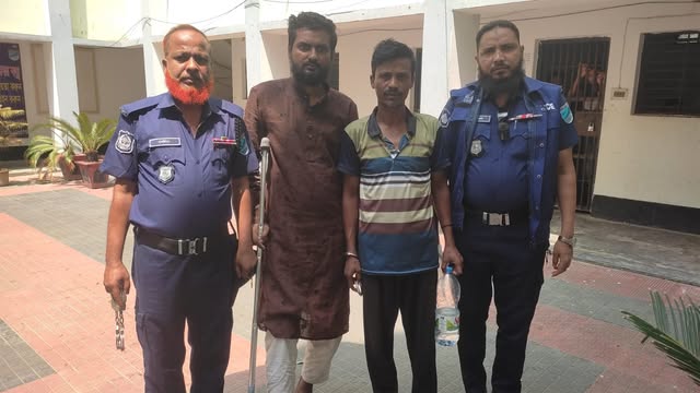 গ্রেফতার ডাকাতরা