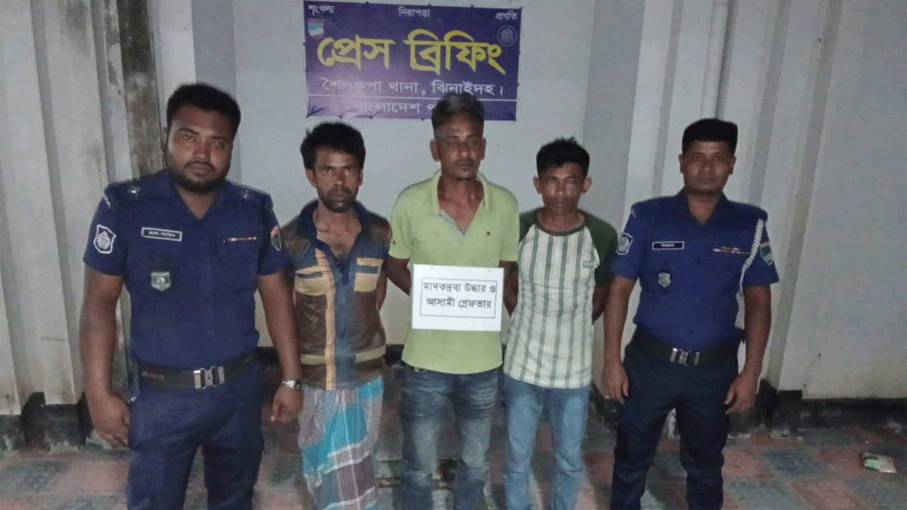 গ্রেফতারকৃতদের একাংশ