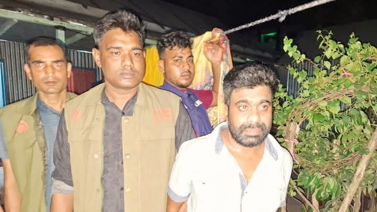 আটক মাদককারবারি হারুন