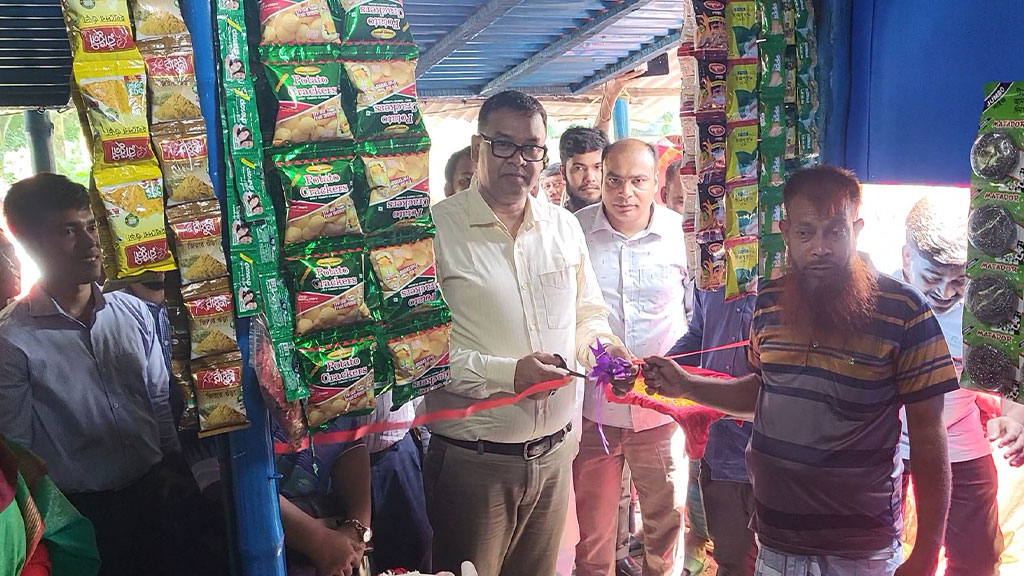 ডিসি থেকে একটি মুদি দোকান উপহার পেয়েছেন দুলাল