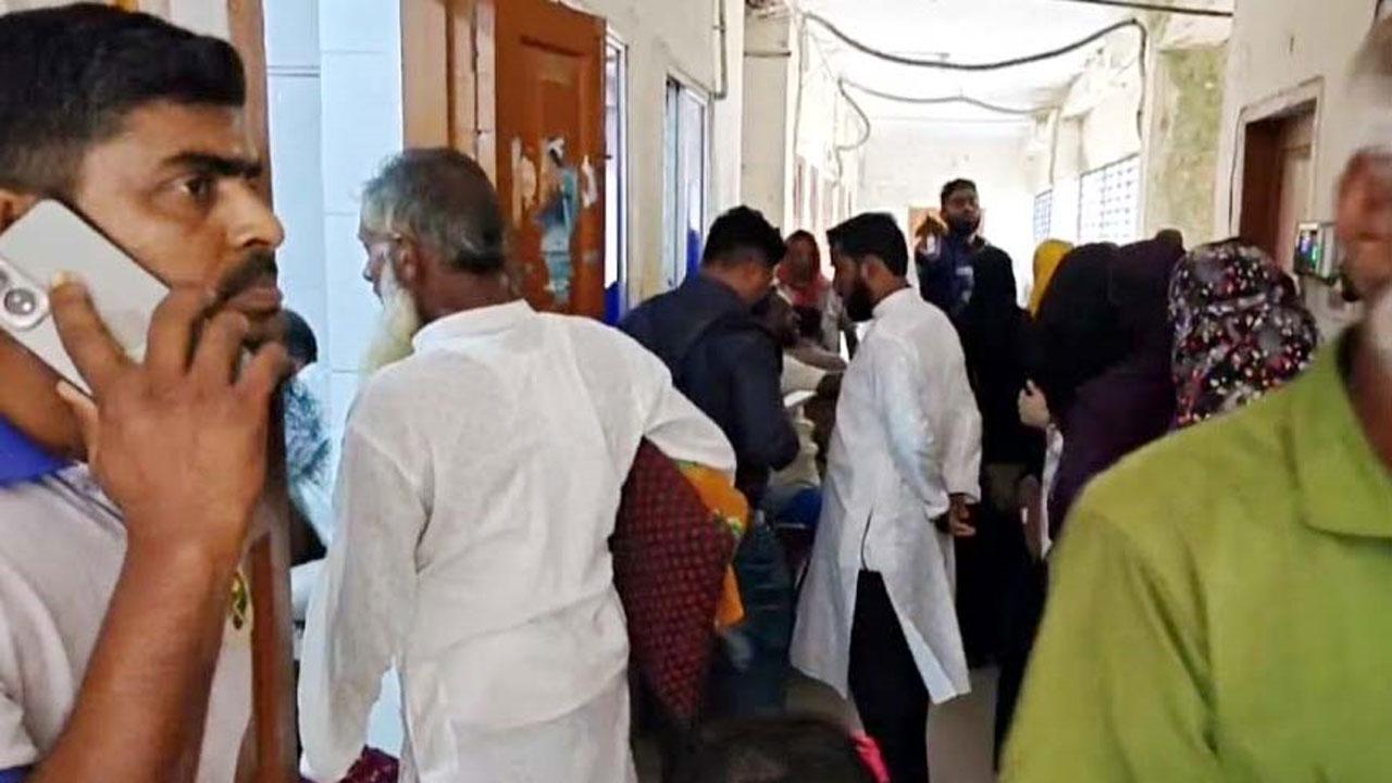 হাসপাতালে নিহত বাইজিদের স্বজনরা