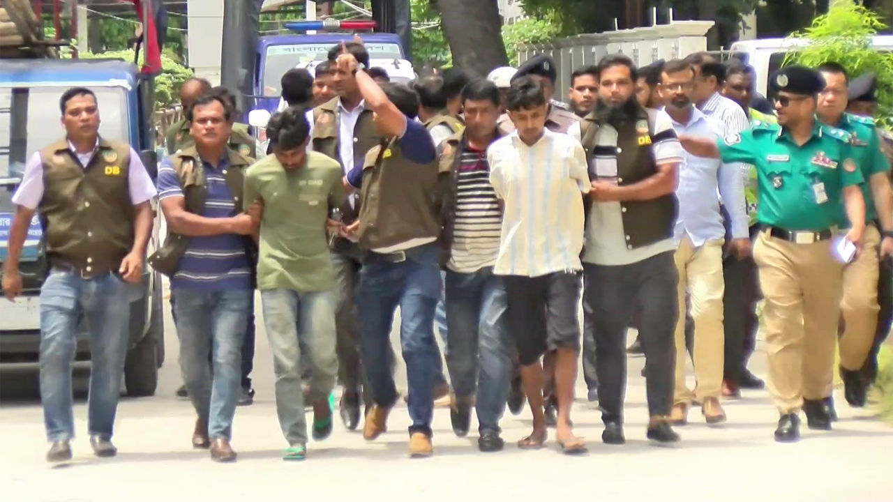 রংপুরের ৪ খুনের ঘটনায় পুলিশ হেফাজতে সিদ্ধার্থ-মুগ্ধ