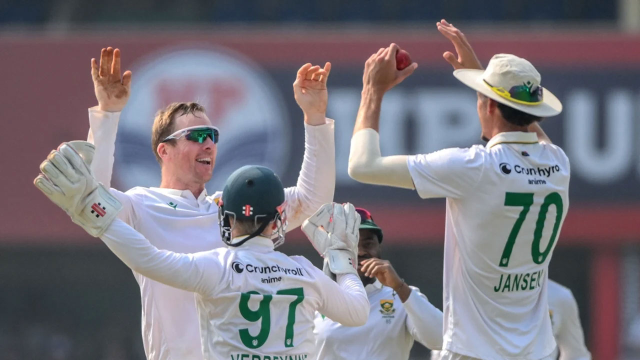 সতীর্থদের সাথে হার্মার