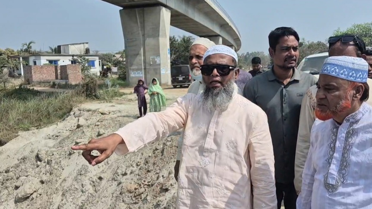 সিরাজদিখান উপজেলার বালুচর, লতব্দী ও বাসাইল ইউনিয়নের বিভিন্ন এলাকায় অবৈধ মাটি কাটার স্থান পরিদর্শন করেনমুন্সীগঞ্জ-১ আসনের সংসদ সদস্য শেখ মোহাম্মদ আব্দুল্লাহ