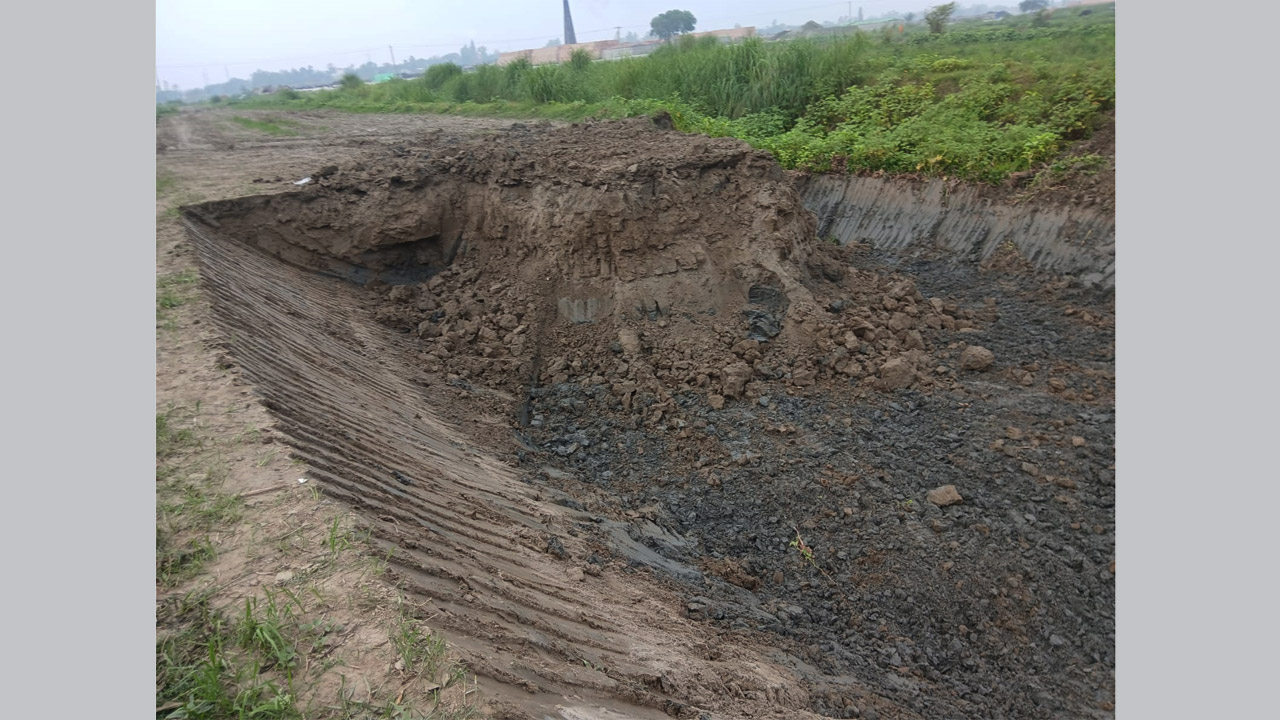 সিরাজদিখানে ফসলি জমি কাটার অভিযোগ, রাতের আধারে সক্রিয় চক্র