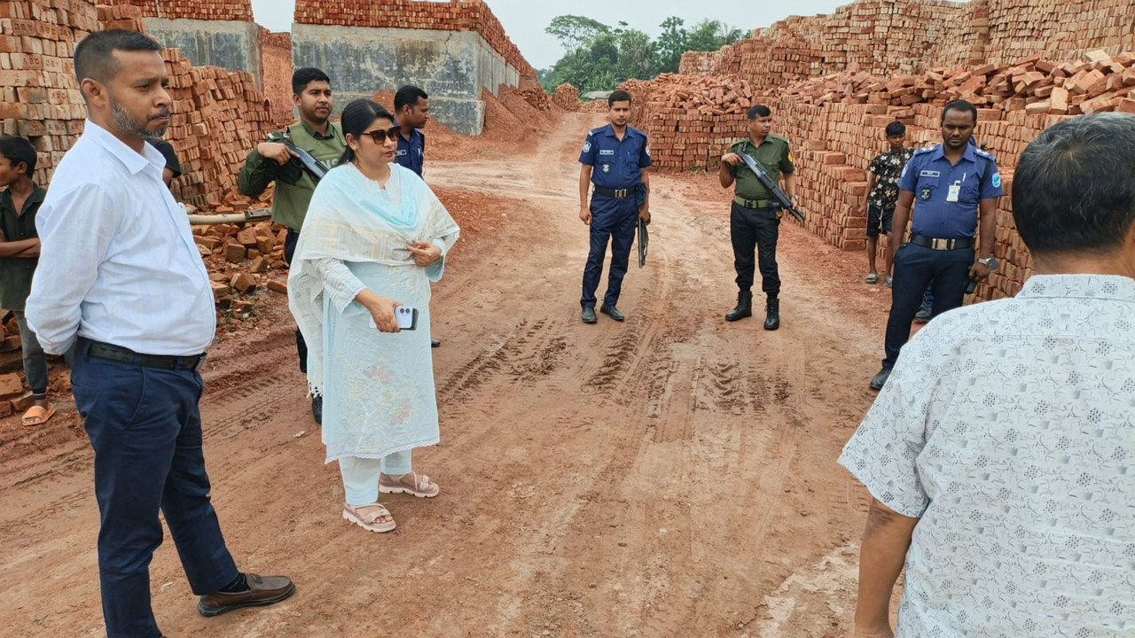 সিরাজদিখানে চার ইটভাটাকে সাড়ে ৫ লাখ টাকা জরিমানা