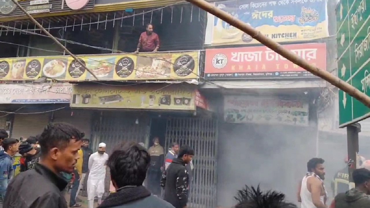মুন্সীগঞ্জে মোবাইলের দোকান থেকে ছয়তলা ভবনে আগুন