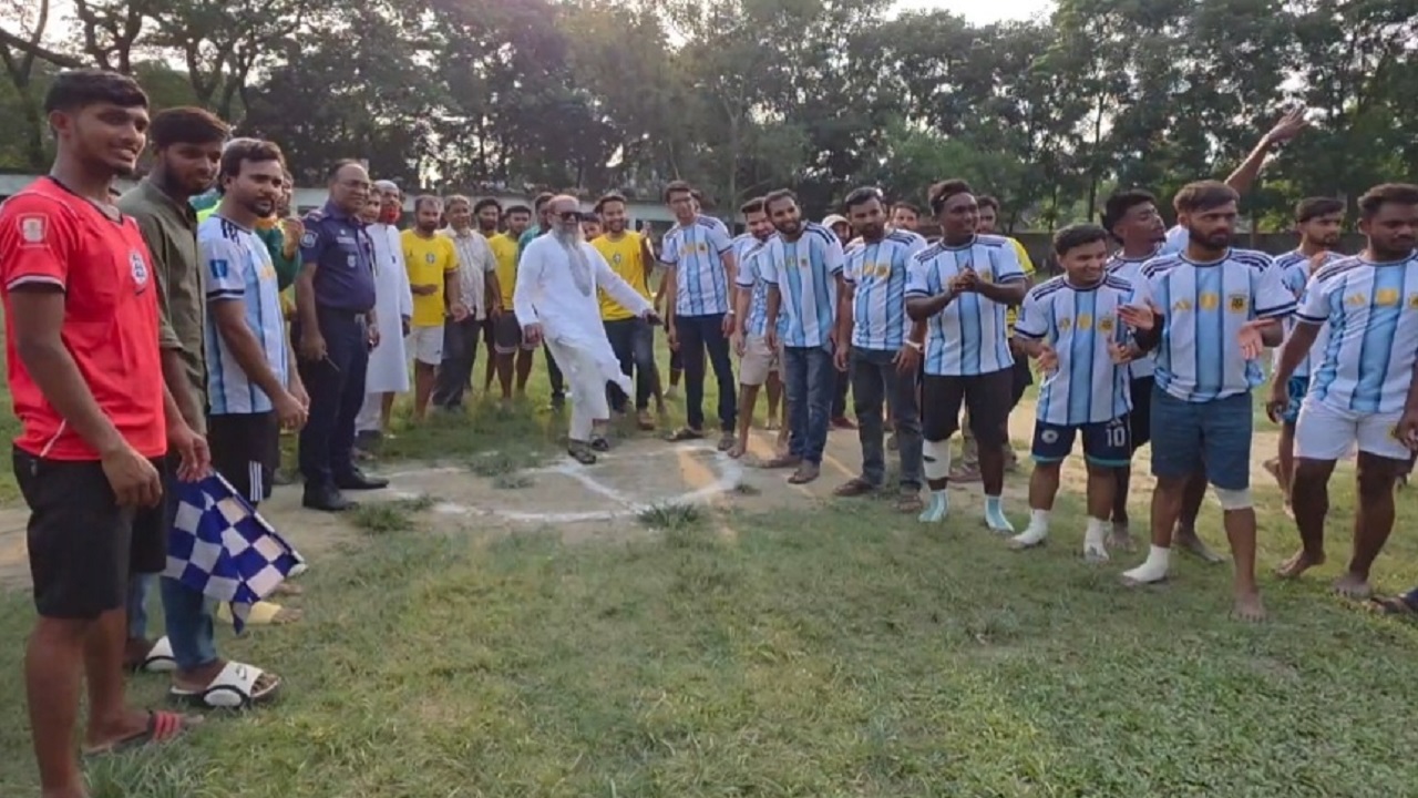 সিরাজদিখানে ব্রাজিল-আর্জেন্টিনা সমর্থকদের প্রীতি ম্যাচ অনুষ্ঠিত