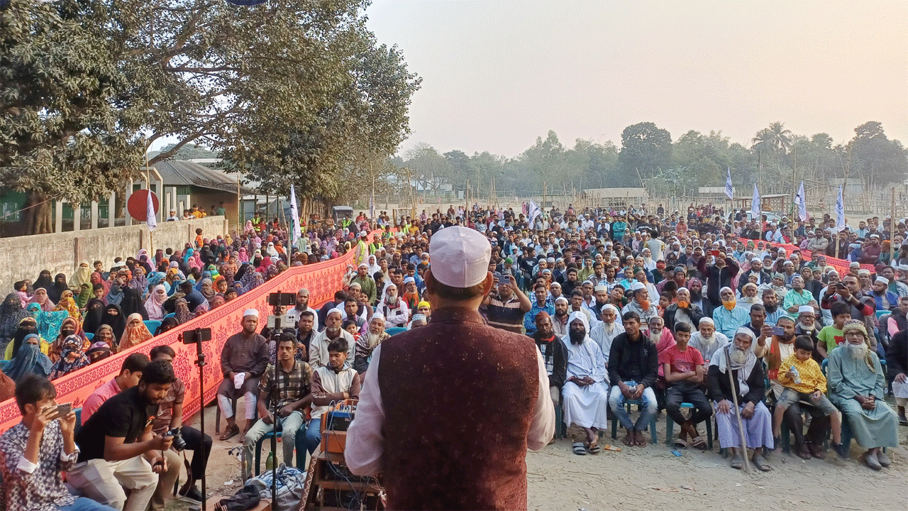 বক্তব্য রাখছেন জামায়াতের সহকারী সেক্রেটারি জেনারেল মাওলানা রফিকুল ইসলাম খান