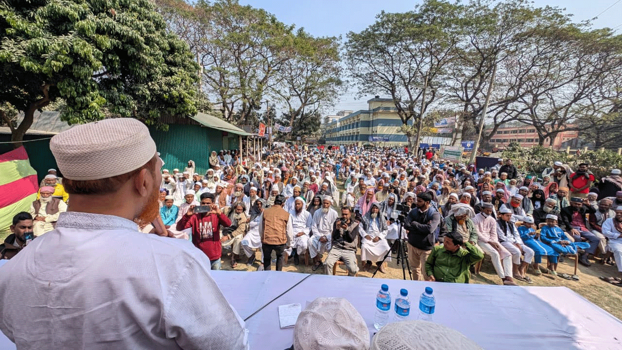 বক্তব্য রাখছেন জামায়াতের সহকারী সেক্রেটারি জেনারেল মাওলানা রফিকুল ইসলাম খান