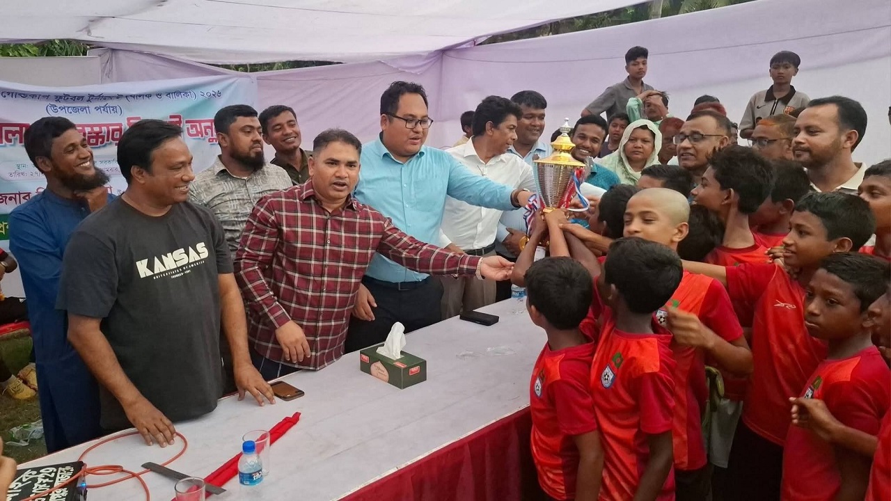 সোনাগাজীতে প্রাইমারি স্কুল গোল্ডকাপ ফুটবল ফাইনাল খেলা ও পুরস্কার বিতরণ