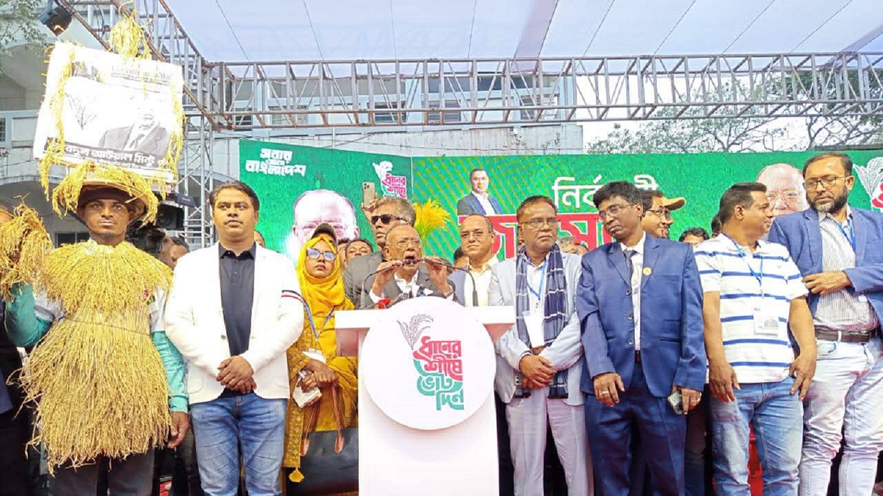 সোনাগাজী সরকারি মোহাম্মদ ছাবের মডেল পাইলট উচ্চ বিদ্যালয় মাঠে আব্দুল আউয়াল মিন্টু