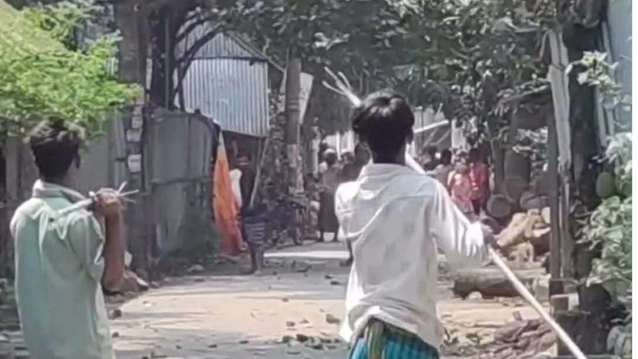 সোনারগাঁও  উপজেলার পাঁচানী শান্তিনগর এলাকার দুটি পক্ষ টেঁটা নিয়ে সংঘর্ষে  লিপ্ত হয়