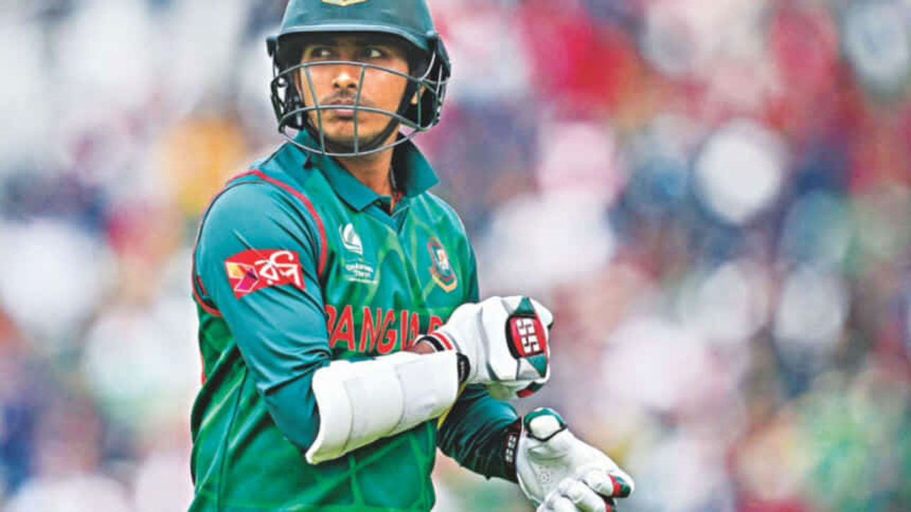 ৬ বলে ৪ রান করে আউট হন সৌম্য সরকার