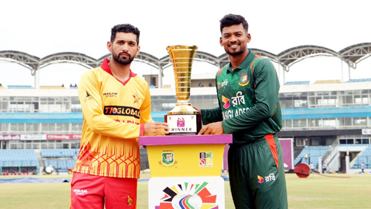ট্রফি নিয়ে দুদলের অধিনায়কের ফটোসেশন
