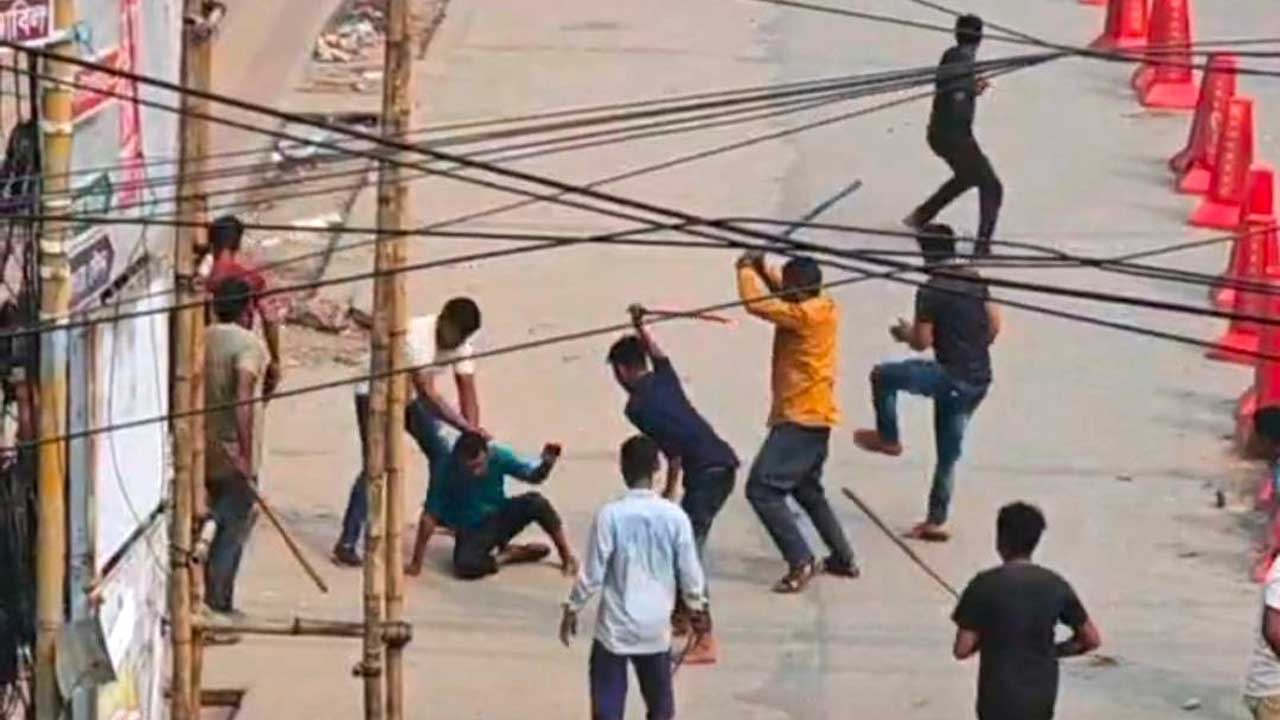 শ্রীমঙ্গলে তুচ্ছ ঘটনায় পরিবহন ও অটোরিকশা শ্রমিকরা সংঘর্ষে লিপ্ত হয়
