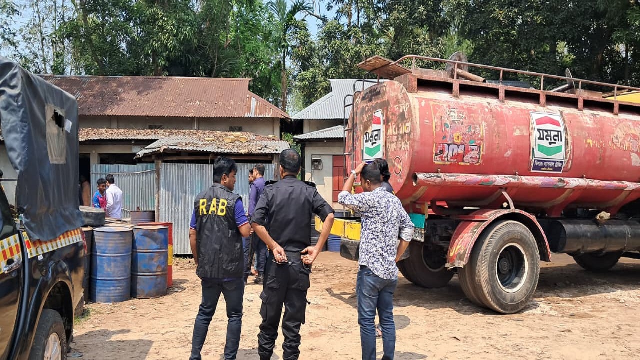 অবৈধভাবে জ্বালানি তেল মজুত, শ্রীমঙ্গলে দুই ব্যবসায়ীকে ১ লাখ টাকা জরিমানা