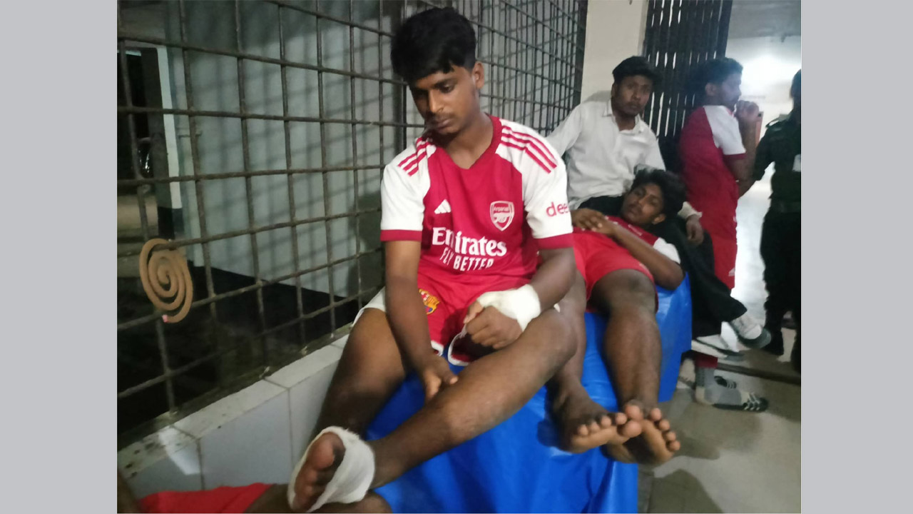 শ্রীনগরে শহীদ জিয়া স্মৃতি ফুটবল টুর্নামেন্টে সংঘর্ষ, আহত ১০