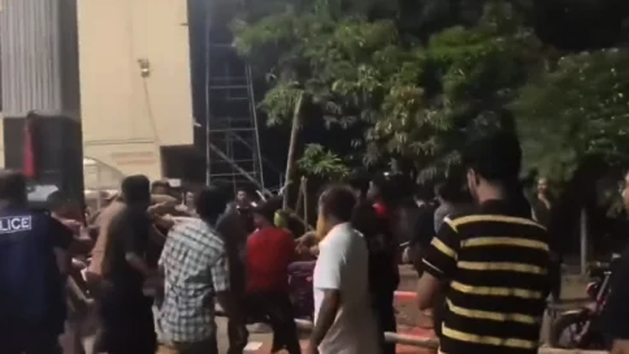 বোতলে অকটেন বিতরণ ঘিরে উত্তেজনা, শ্রীনগরে সংঘর্ষে আহত ৩