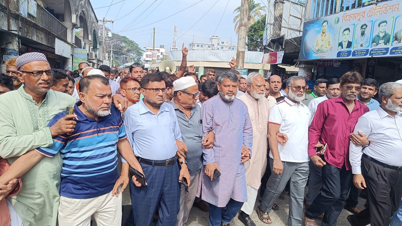 মুন্সীগঞ্জ-১ আসনে বিএনপির মনোনয়ন পুনর্বিবেচনার দাবিতে শ্রীনগরে বিক্ষোভ