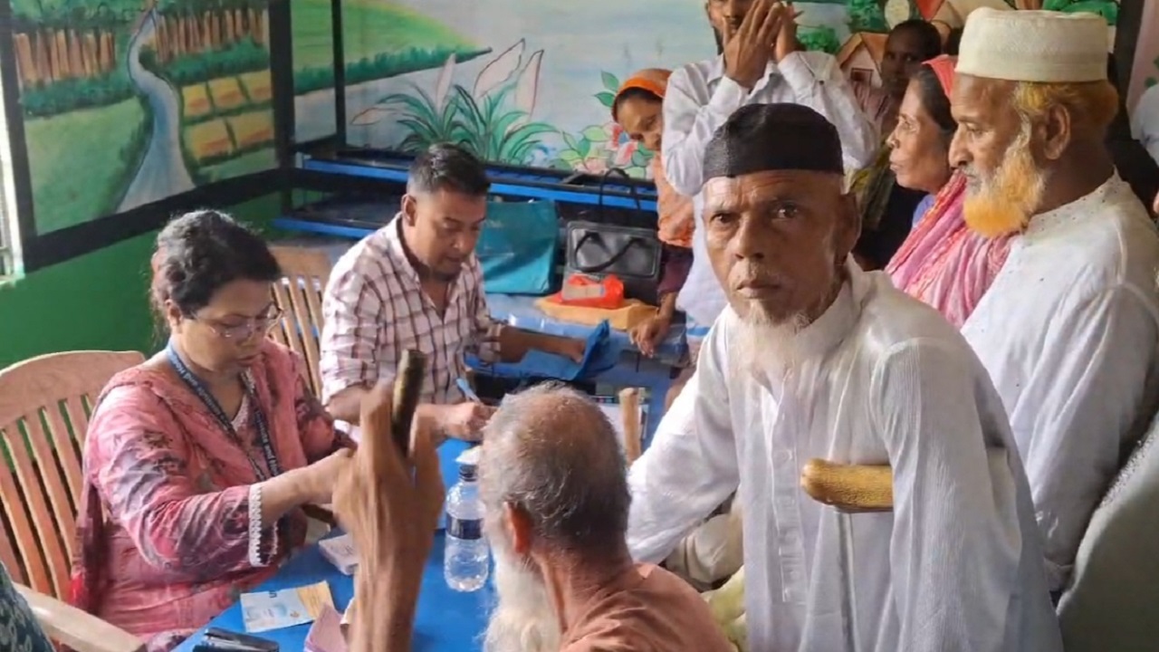 বিশ্ব মা দিবসে শ্রীপুরে ফ্রি মেডিক্যাল ক্যাম্প