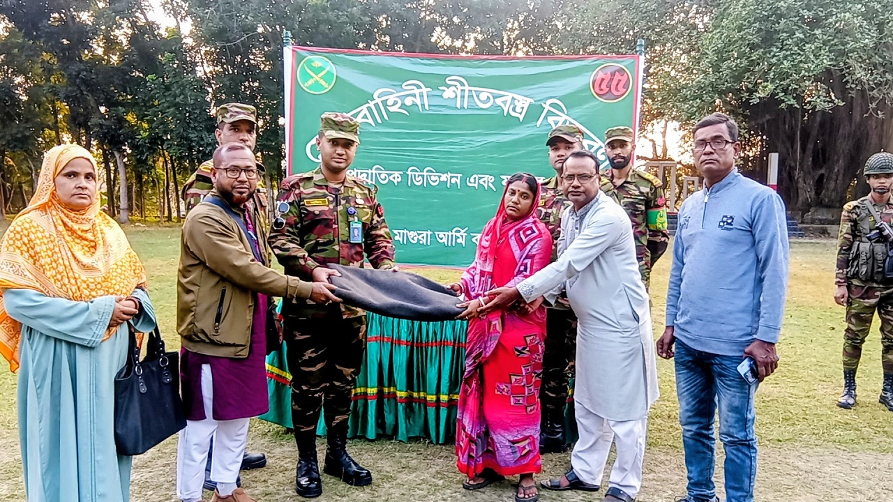 শ্রীপুরে মাগুরা আর্মি ক্যাম্পের উদ্যোগে শীতার্তদের মাঝে শীতবস্ত্র বিতরণ