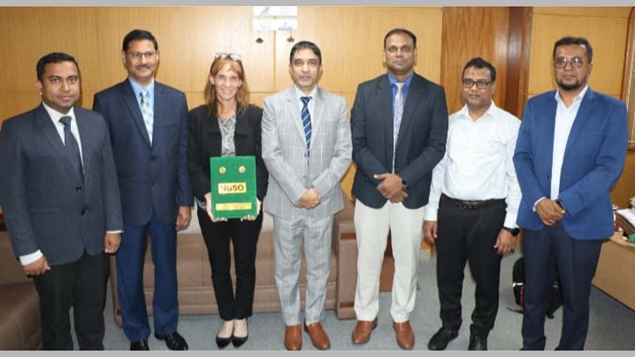 দু’টি পৃথক লাইসেন্স হস্তান্তর করে বিটিআরসি