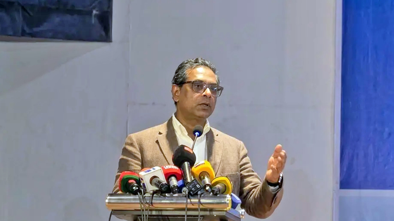 বক্তব্য দিচ্ছেন স্বাস্থ্য প্রতিমন্ত্রী ড. এম এ মুহিত