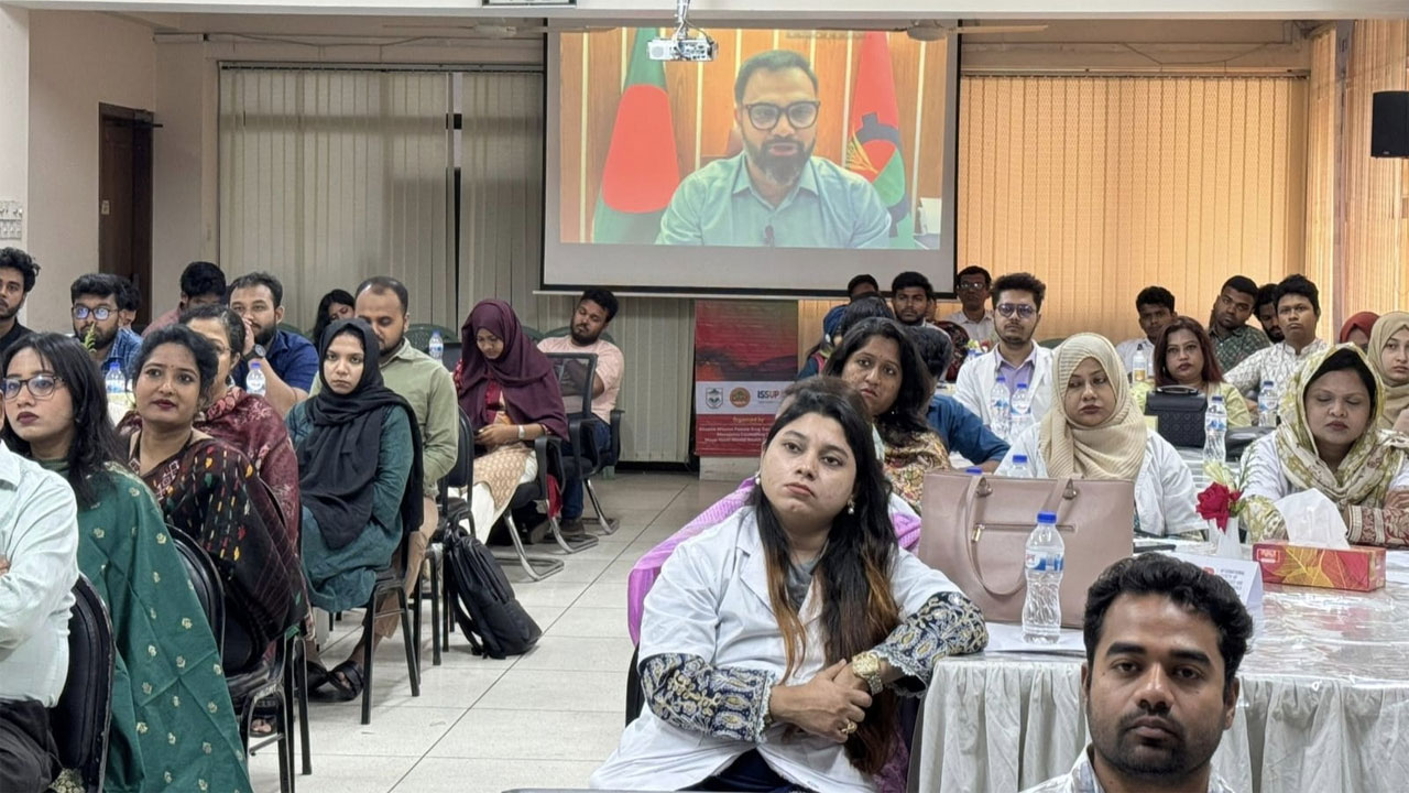 ভার্চুয়ালি যুক্ত হয়ে প্রধান অতিথির বক্তব্য প্রদান করছেন যুব ও ক্রীড়া প্রতিমন্ত্রী
