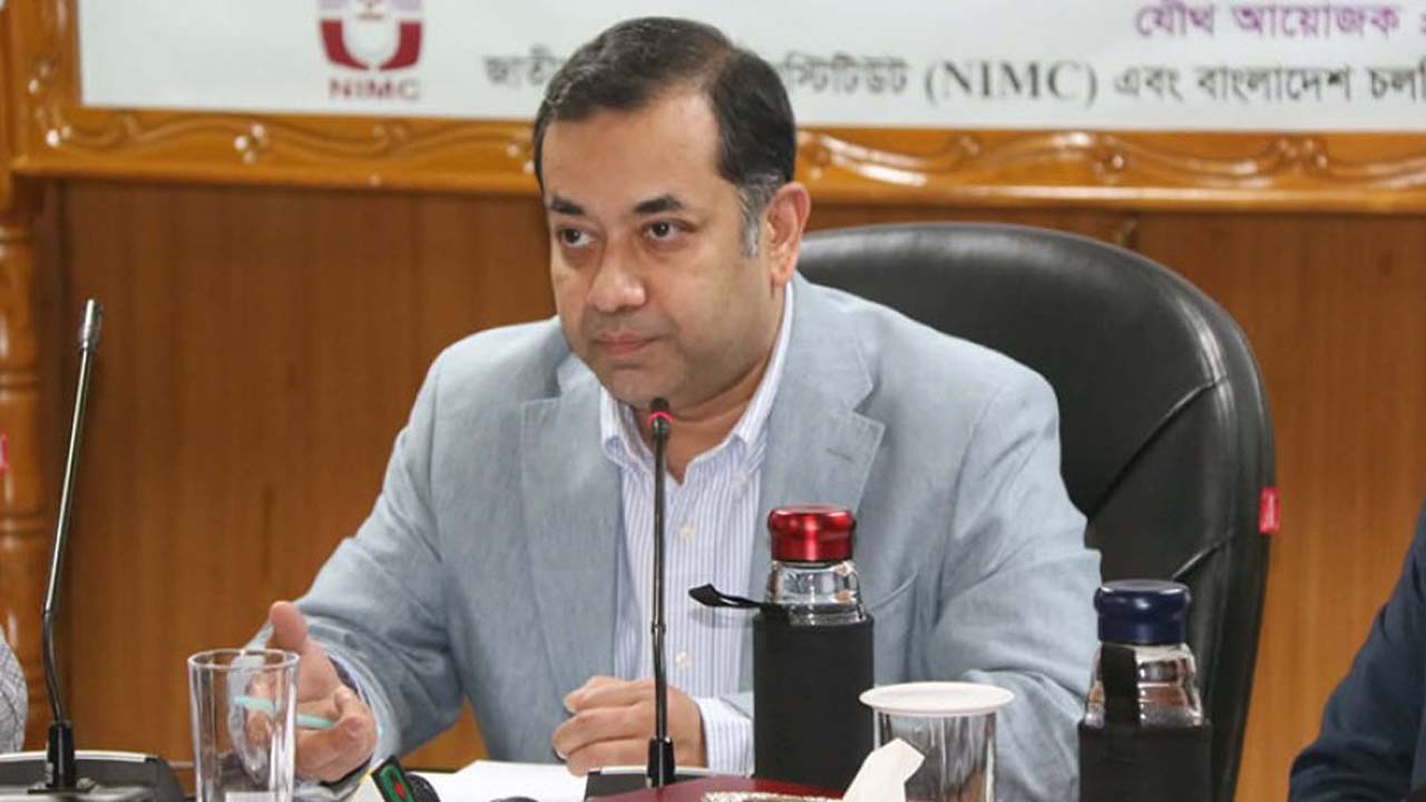 কথা বলছেন তথ্য প্রতিমন্ত্রী ইয়াসের খান চৌধুরী